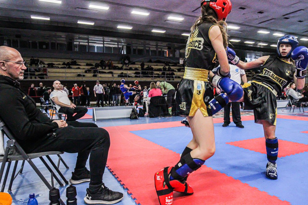 Peter Onuščák sleduje súboj svojich zvereniek / PETER JESENSKÝ